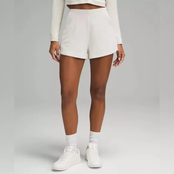 NWOT Lululemon Ribbed Softstreme High-Rise Short 2&quot; - Bone - 4