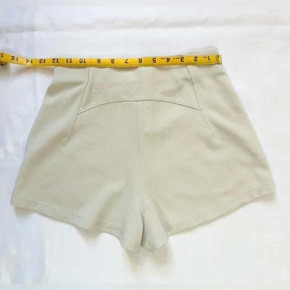 NWOT Lululemon Ribbed Softstreme High-Rise Short 2&quot; - Bone - 4
