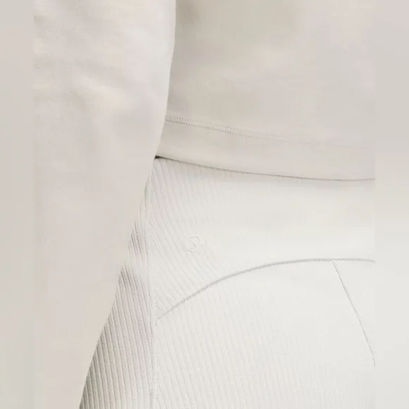NWOT Lululemon Ribbed Softstreme High-Rise Short 2&quot; - Bone - 4
