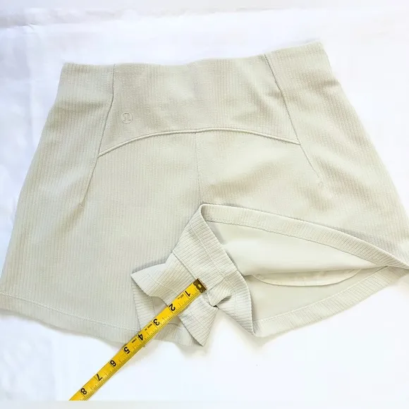 NWOT Lululemon Ribbed Softstreme High-Rise Short 2&quot; - Bone - 4