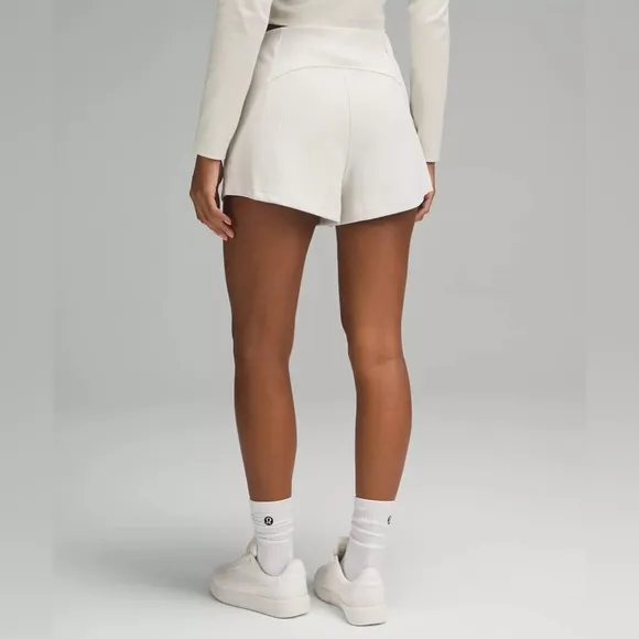 NWOT Lululemon Ribbed Softstreme High-Rise Short 2&quot; - Bone - 4